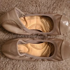 Nude ballet flats